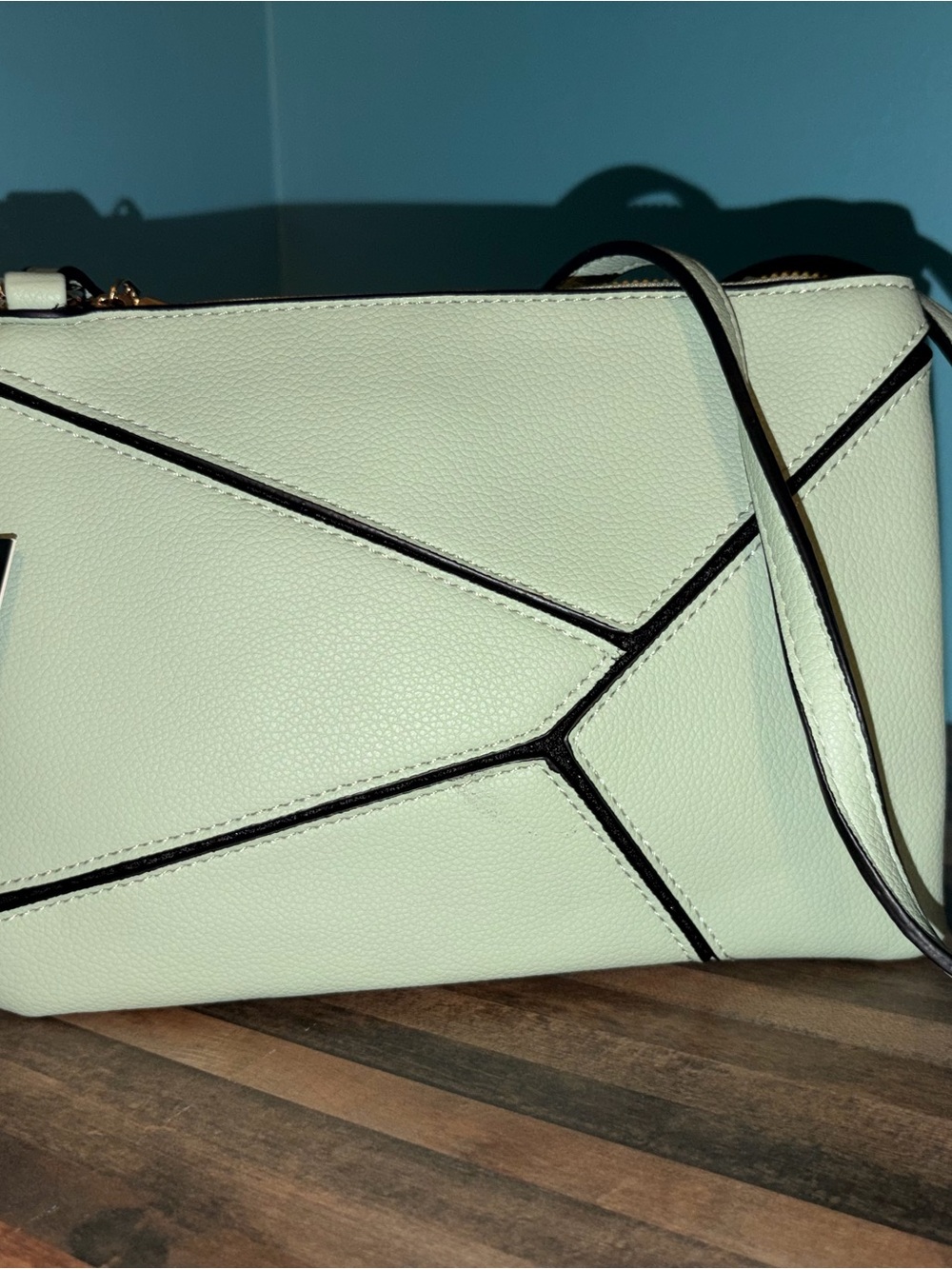 Isabelle Mint Green Geometric Crossbody ñ- NEW WITH TAGS!